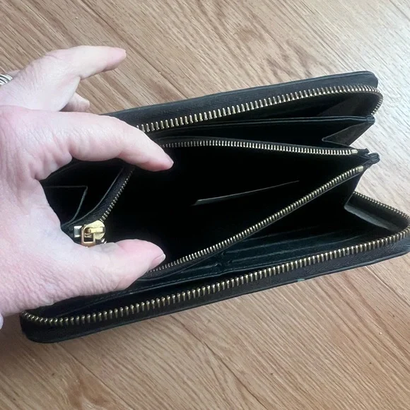 GORGEOUS Louis Vuitton Black Monogram Embossed Zip Wallet with Gold Hardware - Picture 12 of 14